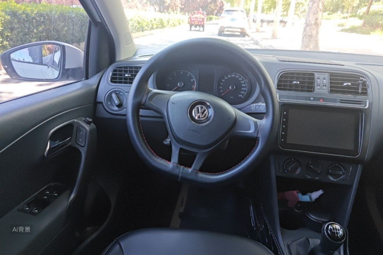 Volkswagen Polo 2015 car image #12