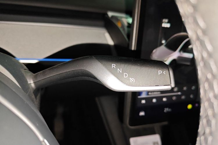Tesla Model Y 2024 #14 Tesla Model Y 2024 immagine di auto #14