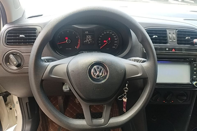 Volkswagen Polo 2015 #13 Volkswagen Polo 2015 car image #13