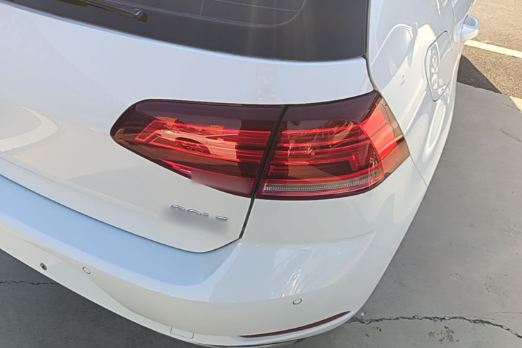 Volkswagen Golf 2020 car image #8