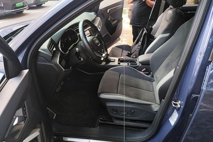 Audi Q3 2022 car image #16