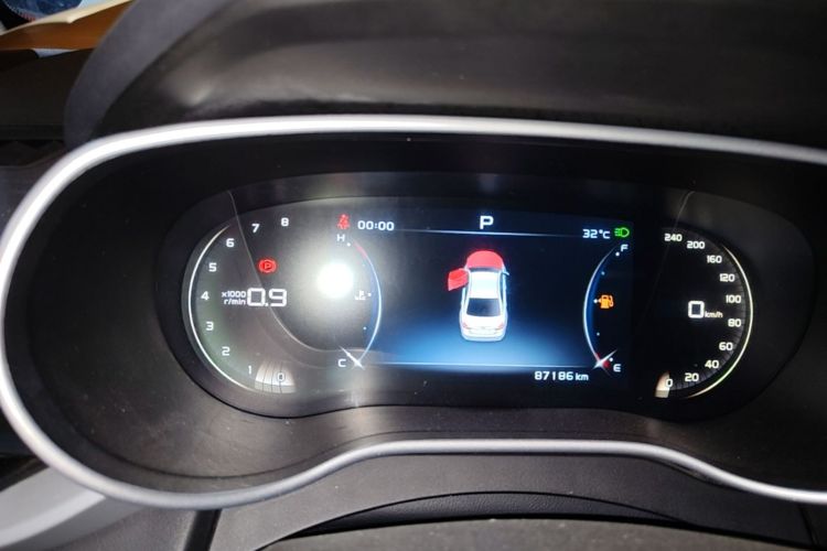 GEELY Emgrand 2018 car image #12