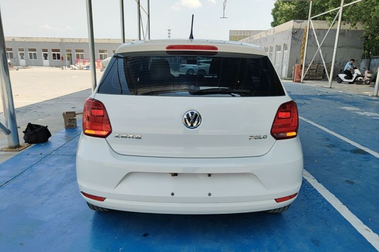 Volkswagen Polo 2015 car image #6