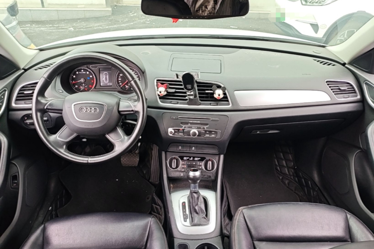 Audi Q3 2018 car image #10
