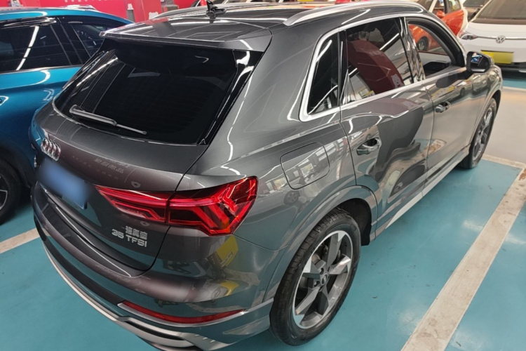 Audi Q3 2023 car image #7