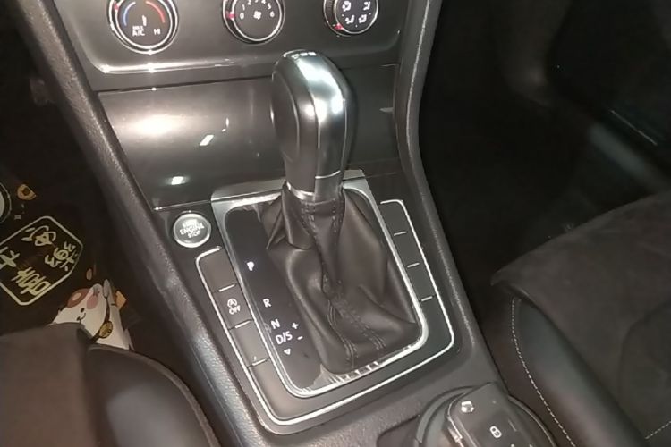 Volkswagen Golf 2019 car image #14