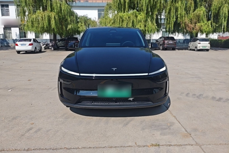 Tesla Model Y 2025 #3 Tesla Model Y 2025 car image #3