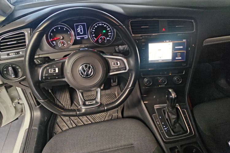 Volkswagen Golf 2020 car image #10