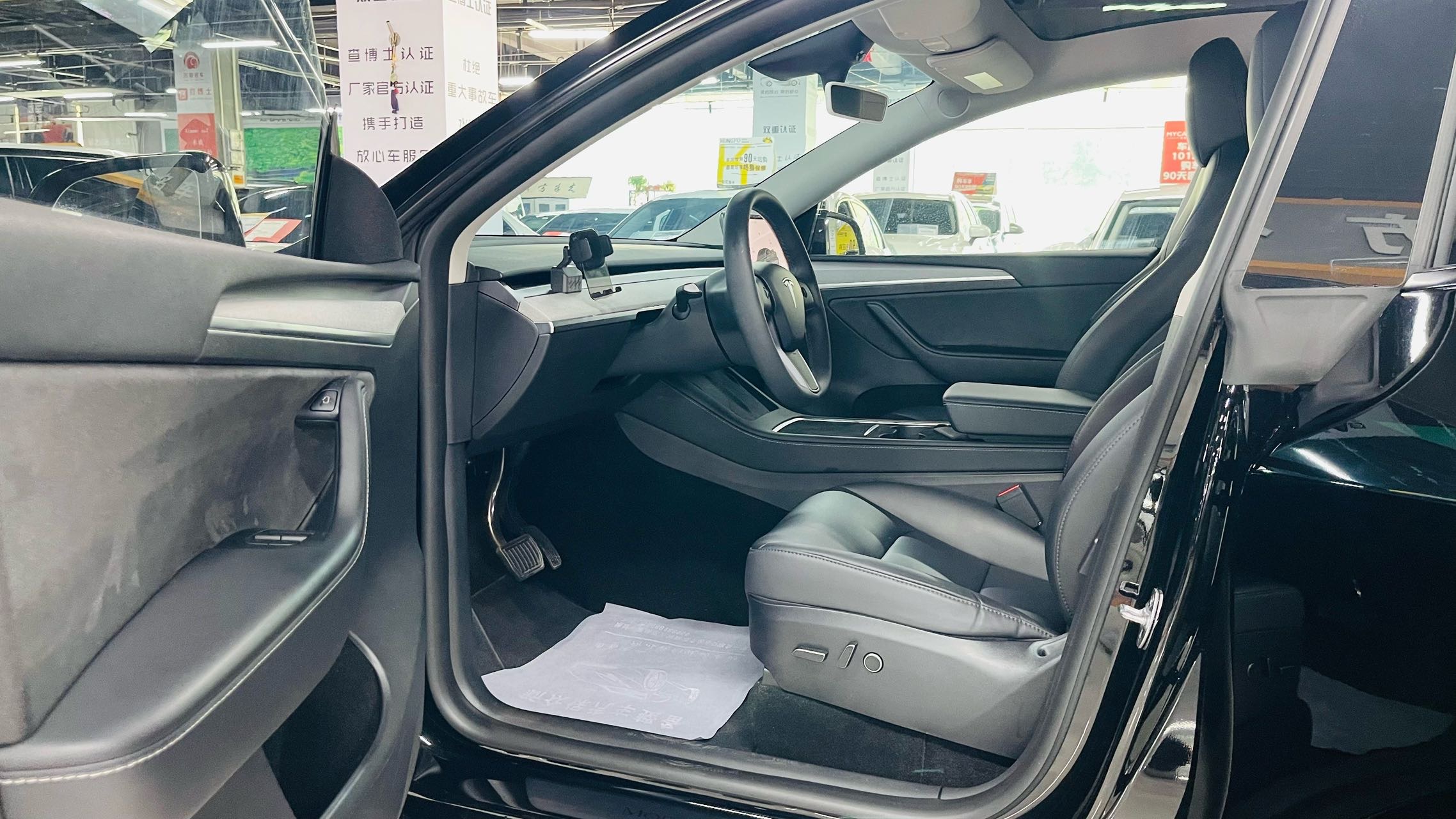 Tesla Model Y 2024 car image #3