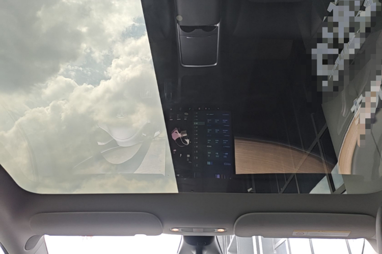 Tesla Model Y 2022 car image #18