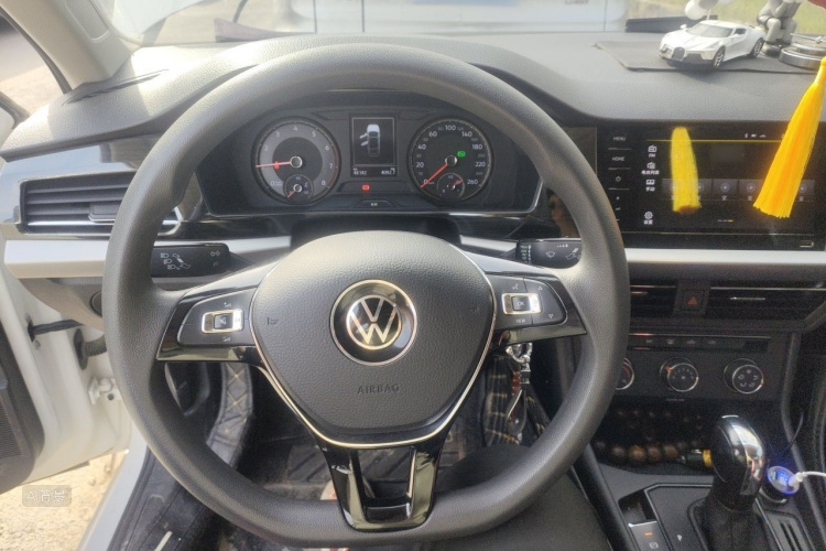 Volkswagen Lavida 2020 car image #12