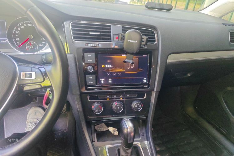 Volkswagen Golf 2019 car image #15