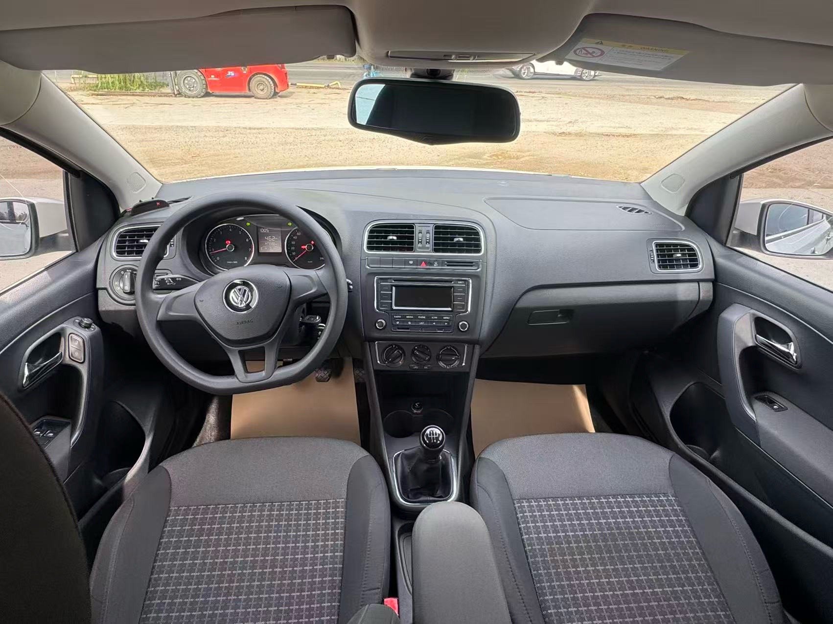 Volkswagen Polo 2015 car image #5