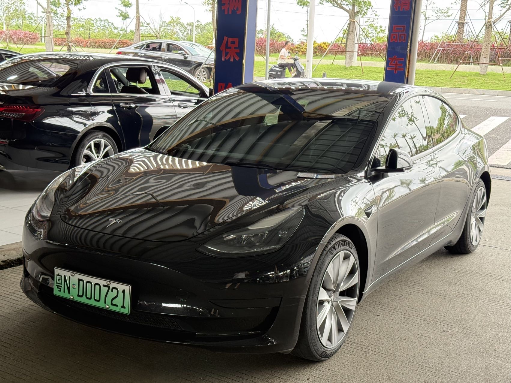 Tesla Model 3 2022 car image 