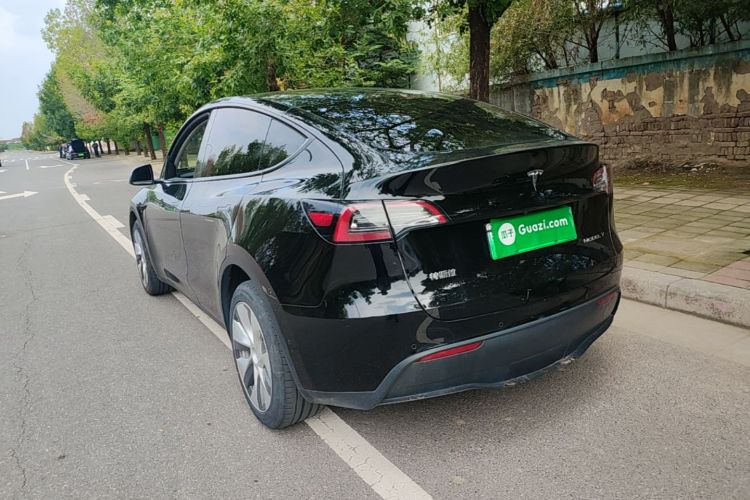 Tesla Model Y 2023 #5 Tesla Model Y 2023 car image #5