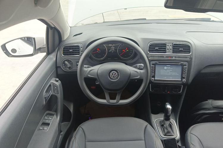 Volkswagen Polo 2016 car image #11