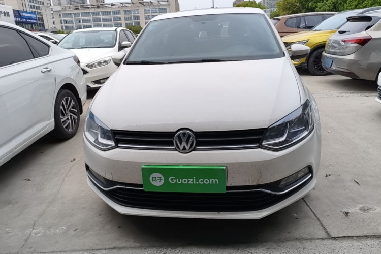 Volkswagen Polo 2019 car image #3