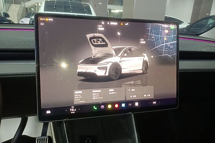Tesla Model Y 2025 immagine di auto #13