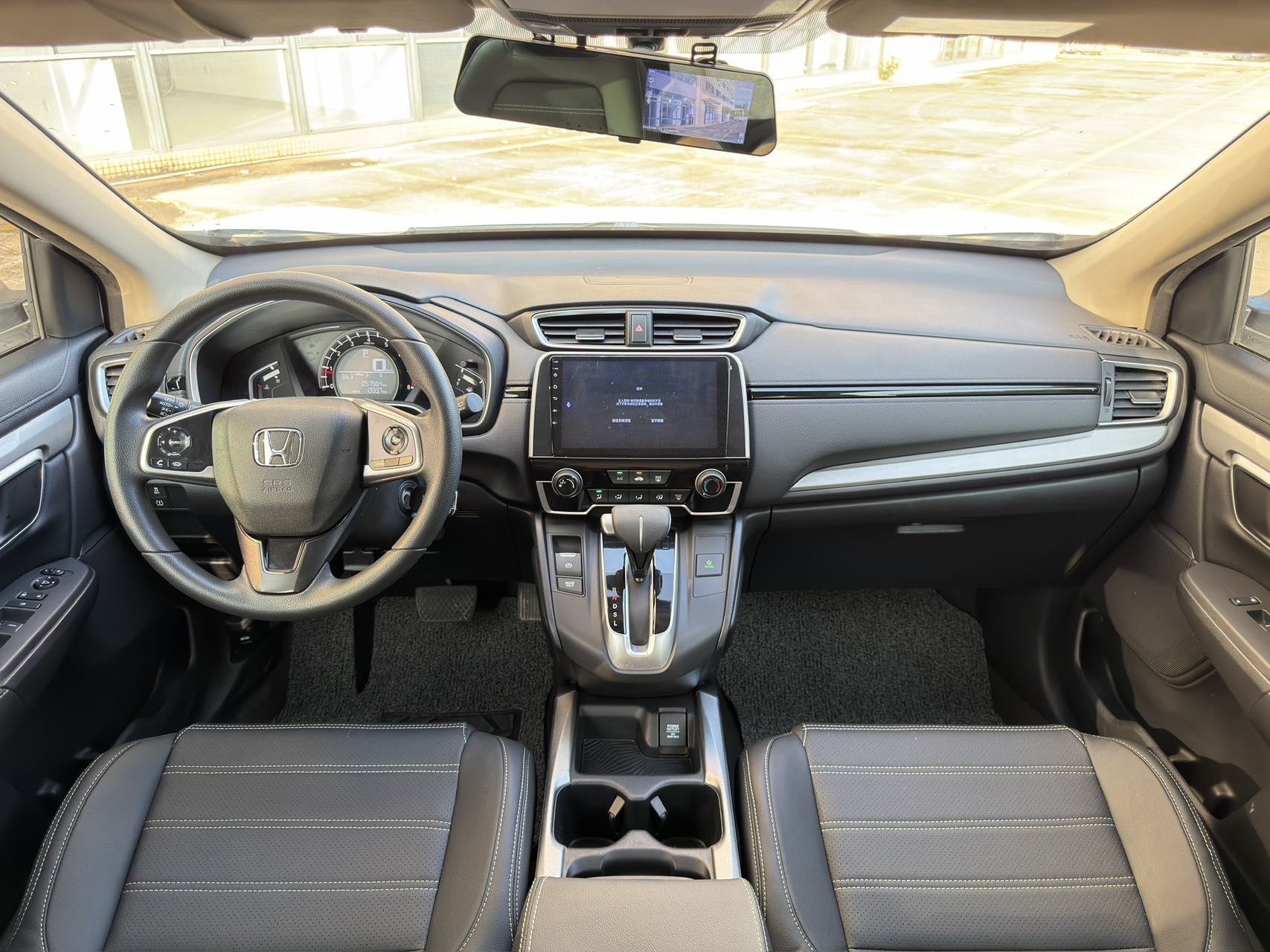 2019 car image #8