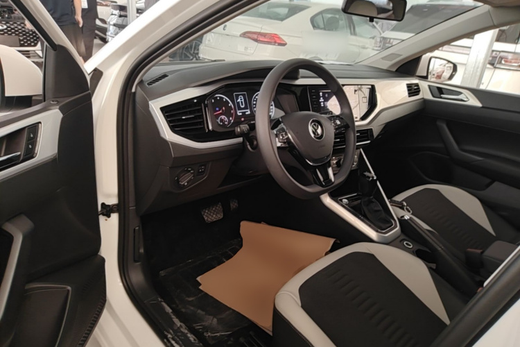 Volkswagen Polo 2021 car image #15