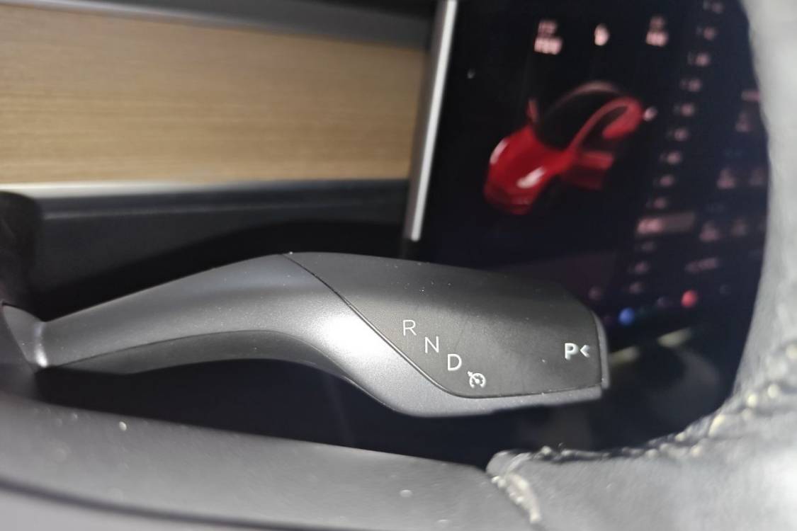 Tesla Model 3 2020 immagine di auto #27