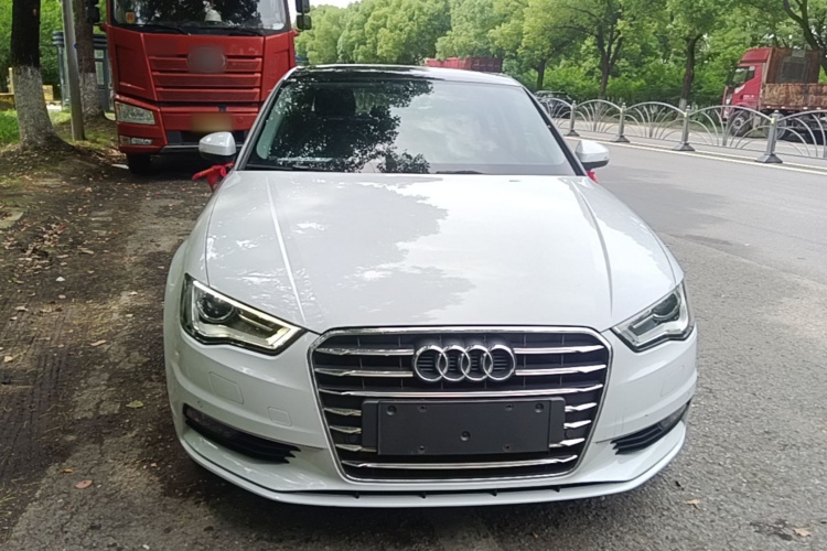 Audi A3 2015 car image #3