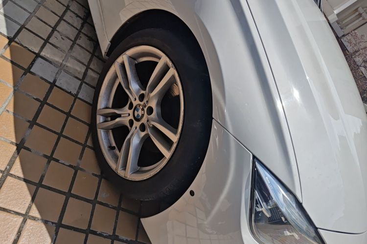 BMW 3 Series 2019 car image #9