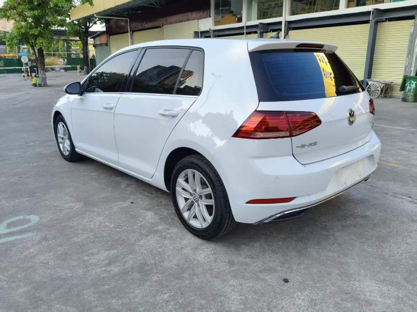 Volkswagen Golf 2019 car image #11