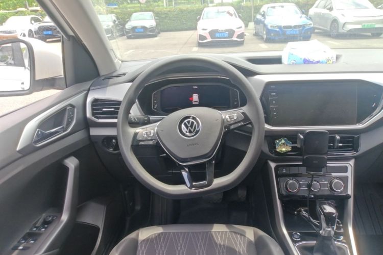 Volkswagen T-Cross 2022 #12 Volkswagen T-Cross 2022 car image #12