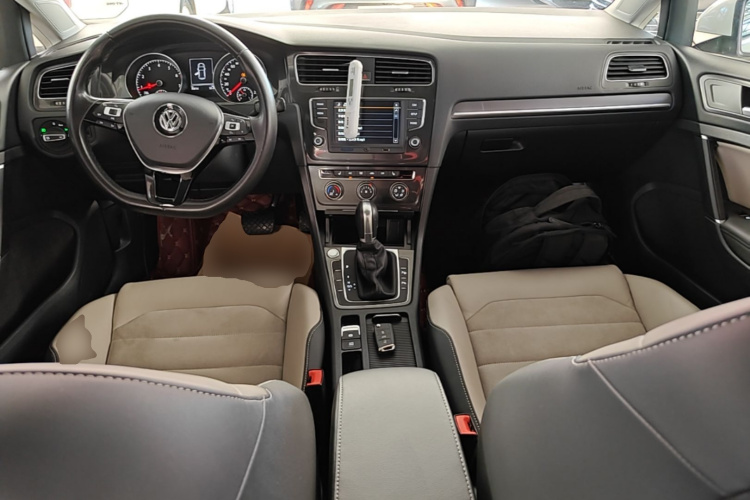 Volkswagen Golf 2017 car image #10