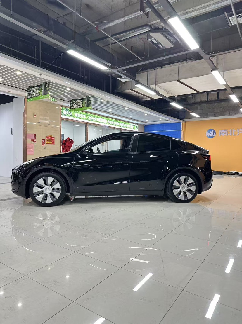 Tesla Model Y 2023 immagine di auto #2