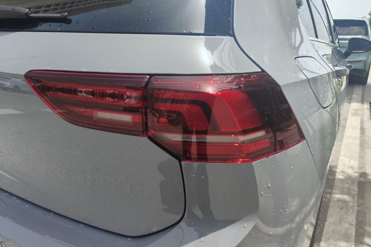 Volkswagen Golf 2026 car image #9