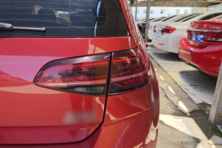 Volkswagen Golf 2019 car image #8