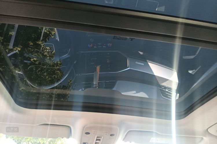 Audi Q3 2020 car image #20