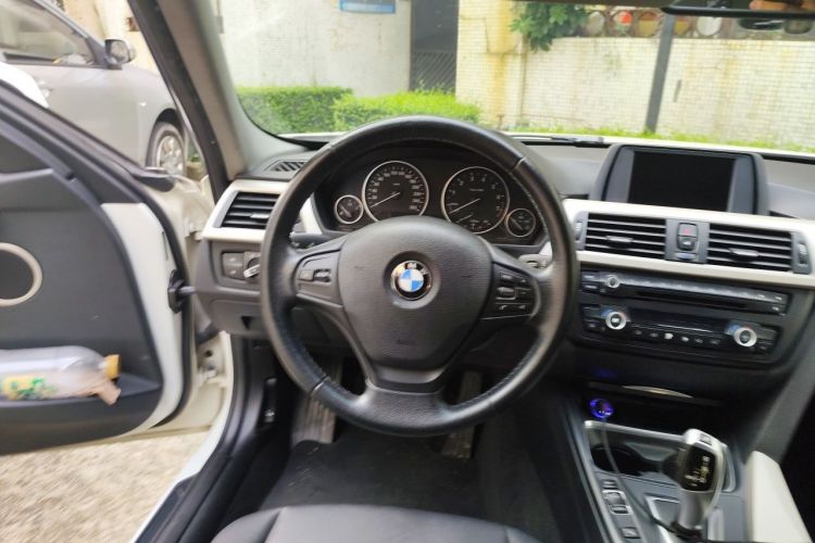 BMW 3 Series 2015 car image #13