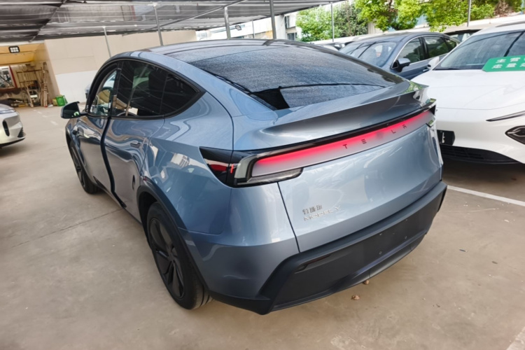Tesla Model Y 2025 #7 Tesla Model Y 2025 car image #7