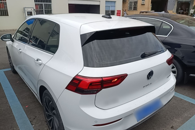 Volkswagen Golf 2024 car image #5