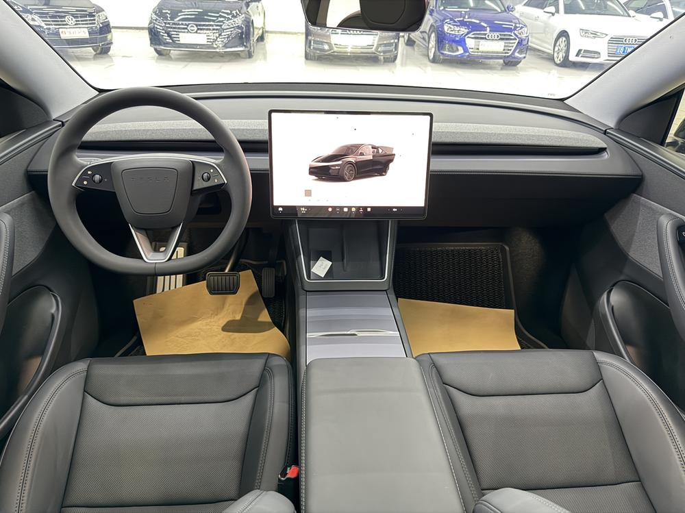 Tesla Model Y 2025 car image #7