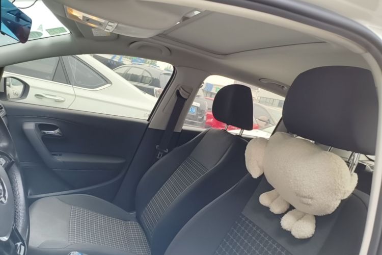Volkswagen Polo 2019 car image #18