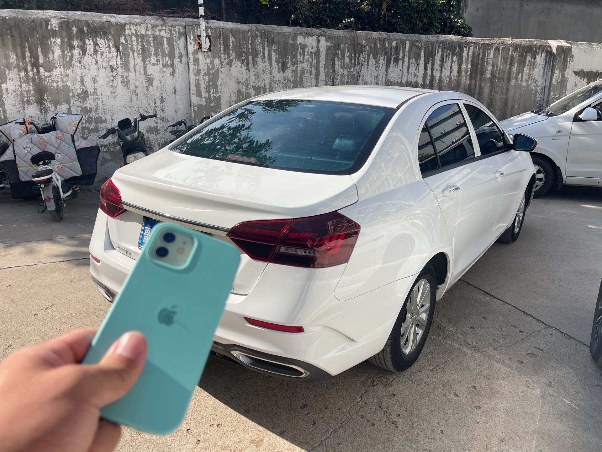 GEELY Emgrand 2022 car image #2