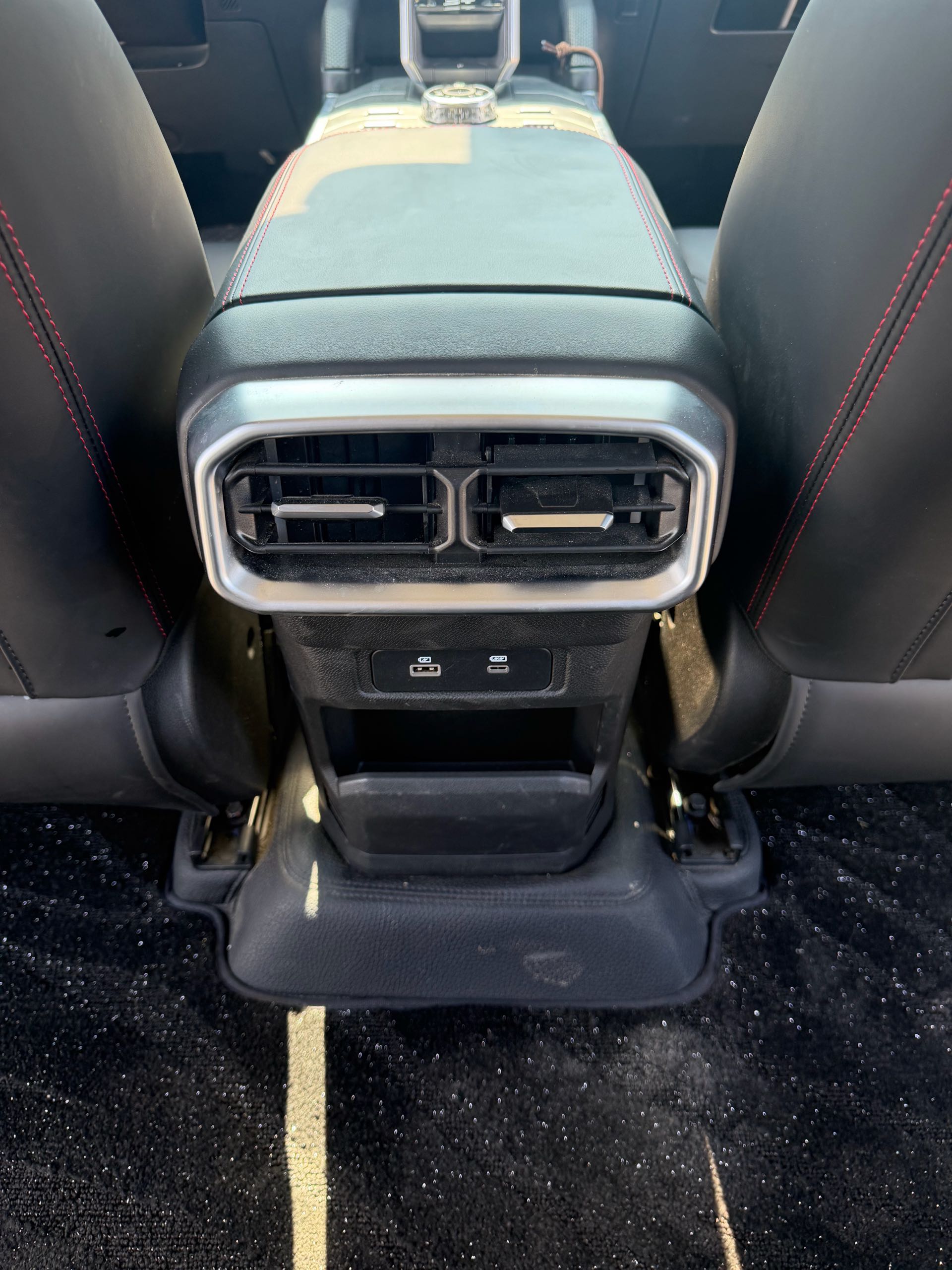 Jetour Traveller 2025 car image #14