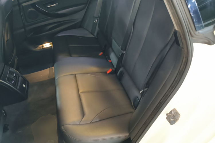 BMW 3 Series GT 2019 car image #17