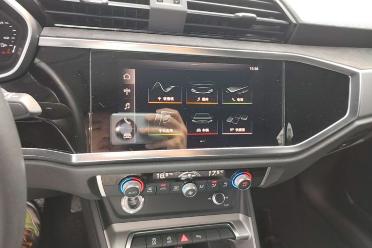 Audi Q3 2020 car image #17