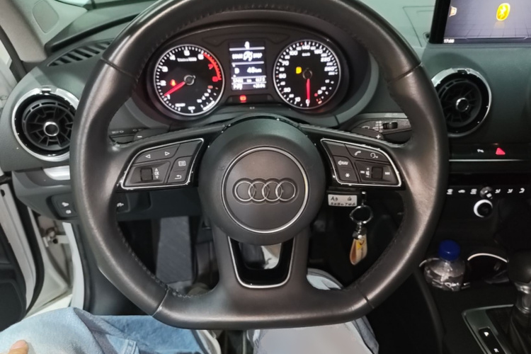Audi A3 2018 immagine di auto #11