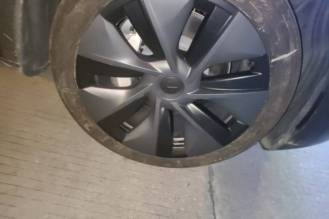 Tesla Model Y 2024 car image #9