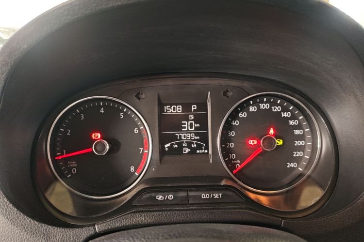 Volkswagen Polo 2016 car image #12