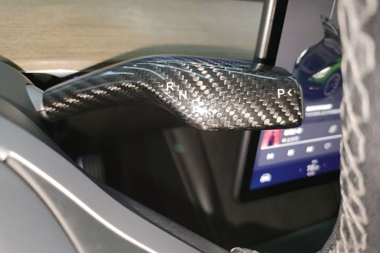 Tesla Model Y 2022 immagine di auto #14