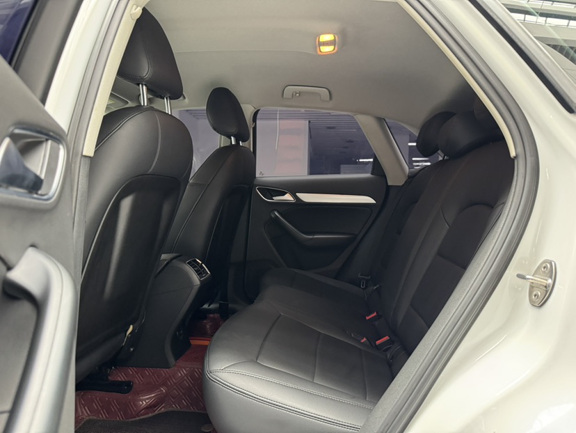 Audi Q3 2016 car image #13
