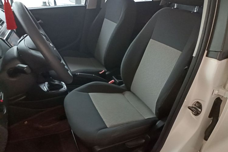 Volkswagen Polo 2018 car image #15