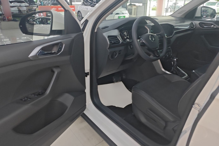 Volkswagen T-Cross 2021 #16 Volkswagen T-Cross 2021 car image #16